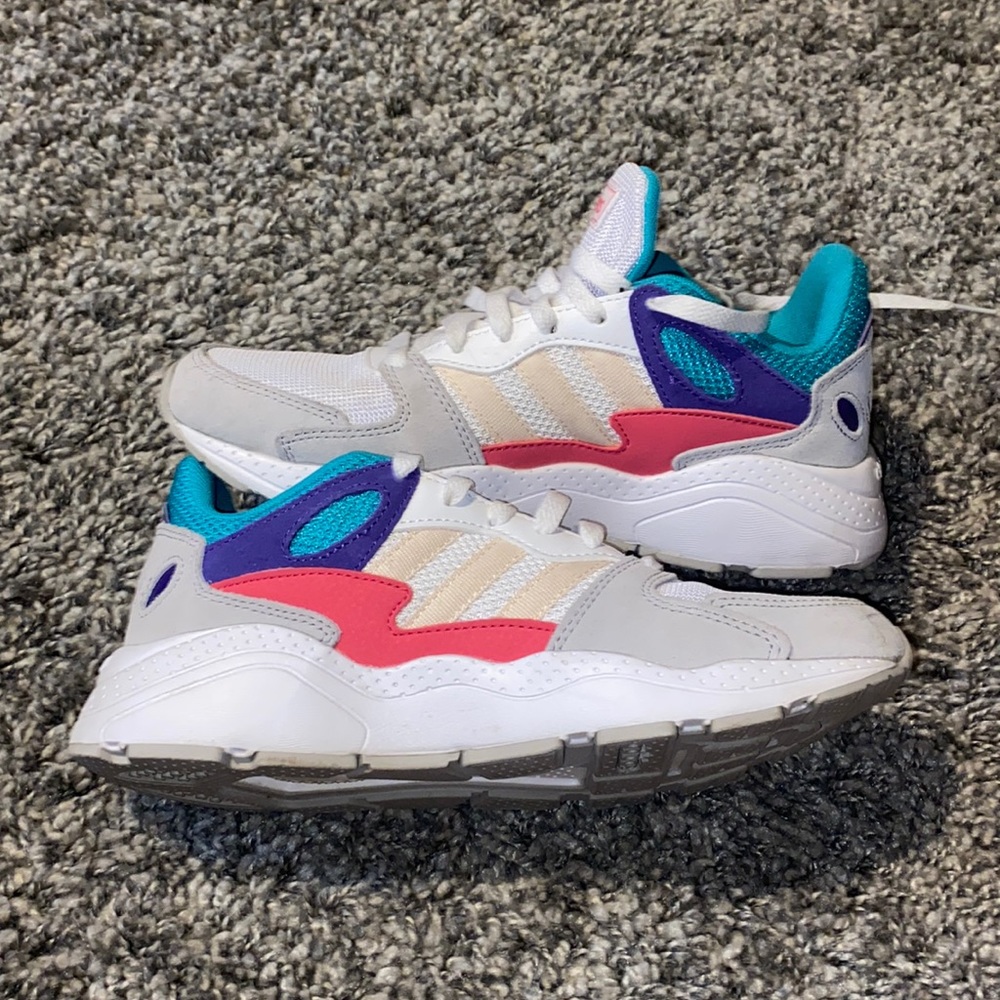 Women’s Adidas Cloudfoam tennis shoes